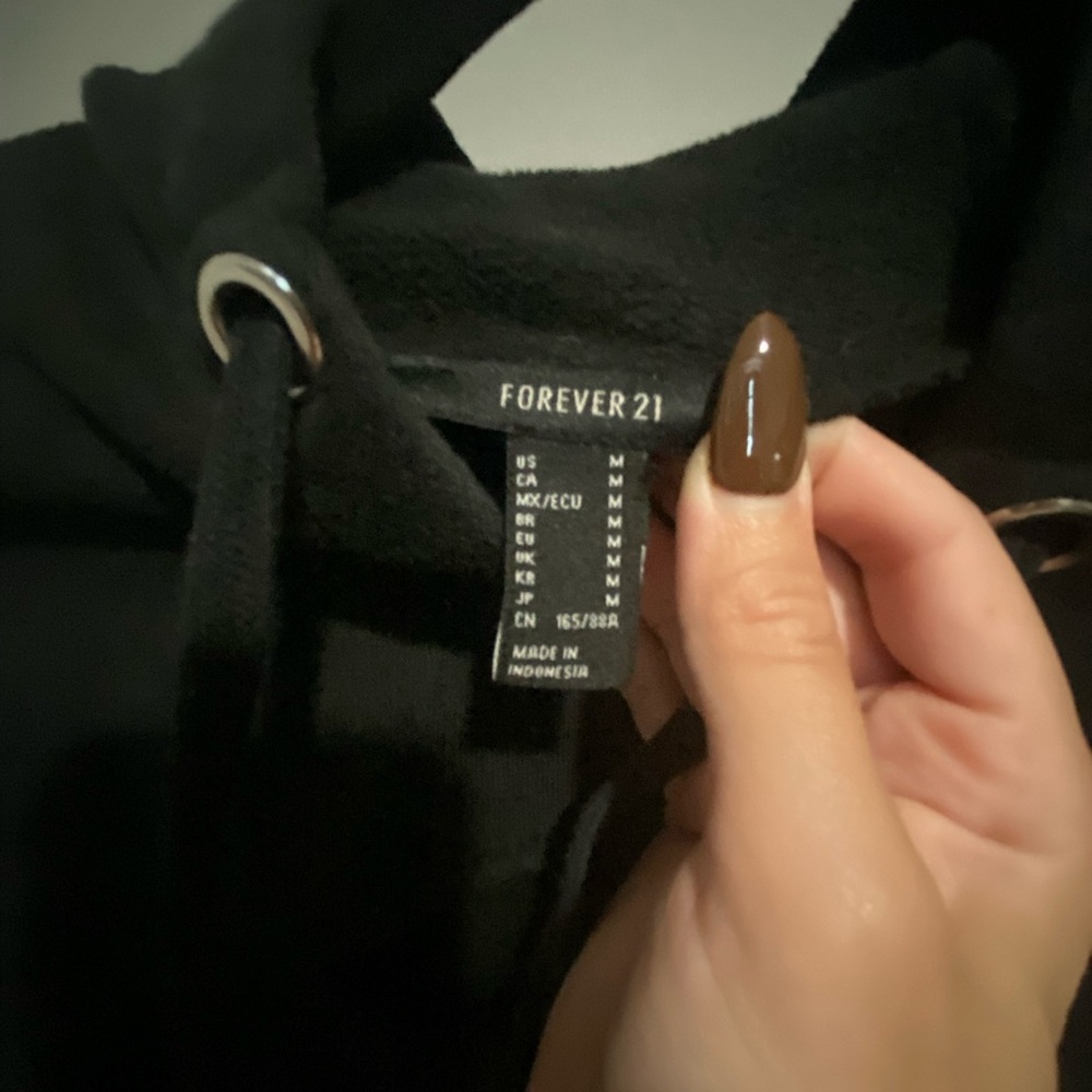 Black cropped sweater with hoodie, open cut in the chest area